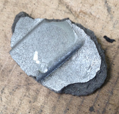 Loch ca 2 x 3 cm