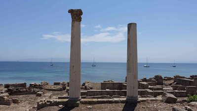 Tharros wurde von den Nuraghen, den Phöniziern und den Römern besiedelt....