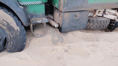 irgendwer hat da scheisse gebaut...am plage blanche...na gut 10 min. hebekissen...und 2 völlig perplexe marrokanische jungs die helfen wollten...*lol*gab trotzdem 2 kalte cokes...