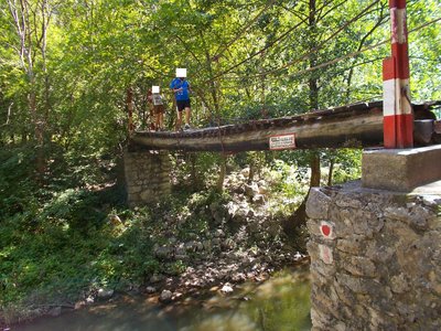 12 typische Brucke in der schlucht.jpg
