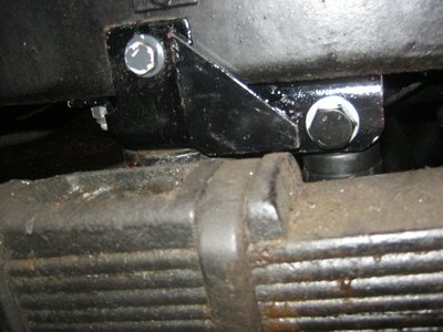 Stoßdämpfer Magirus vorn rechts 1a.jpg