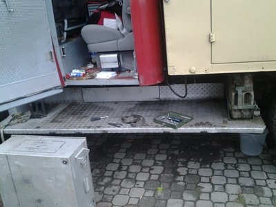 76 abklemmen des Spannungswandler weil kaputt.jpg