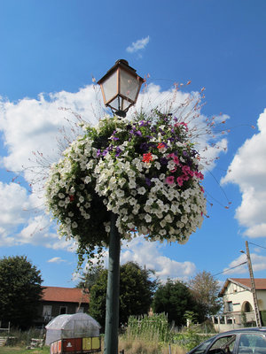 Pradelles Laternenschmuck.JPG