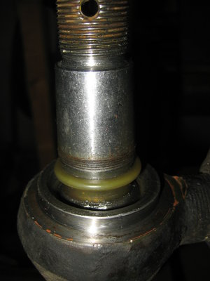 kegeliger Zapfen mit Kunststoffformteil als mechanischer Schutz gegen metallisches Anschlagen