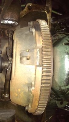 Hier die 310er Kupplung aus meinem Wagen, dort kann man sehen wie doof das mit den alten Silentblöcken passt,der Blechdeckel passt leider nicht.<br />Nur zur Info, es handelt sich um einen La322 von 63 in dem ein Om 352 A mit großer Kupplung verbaut ist. Die kleinen Silentblöcke vom B Modell sind nicht mehr zu bekommen.