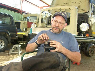 Andy bei den Feinarbeiten.JPG