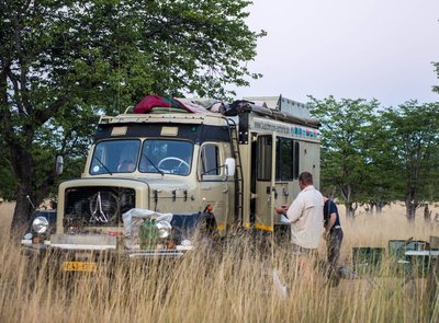 01 Buschcamp im Süden.jpg