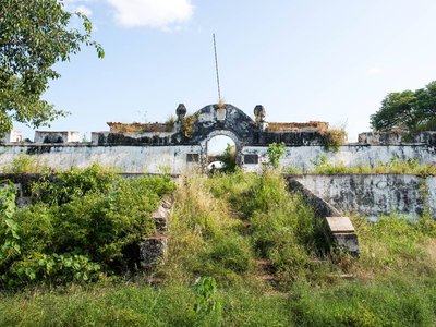 mittelalterliche Ruinen - nur in Angola!.jpg