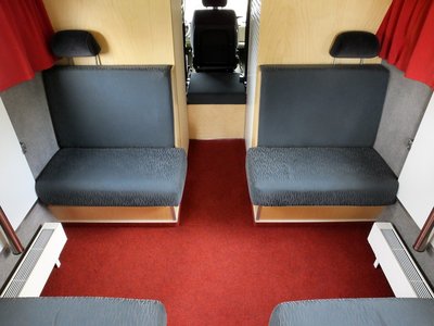 Sitze in Fahrtrichtung (Large).JPG