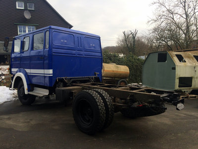 In dem Zustand ungefähr (kann man ja nicht einfach mit über die Waage fahren) 4950 kg