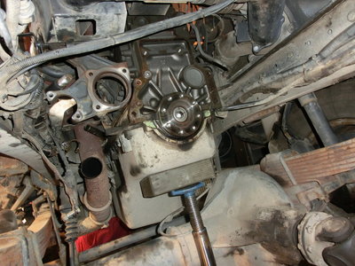 Motor ohne Schwungradgehäuse, links ist noch das alte Zwischenstück zu sehen
