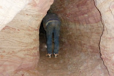 Ich war in 3 Tunneln , der längste war 35 m . Warm und schlechte Luft , keine Stützen !