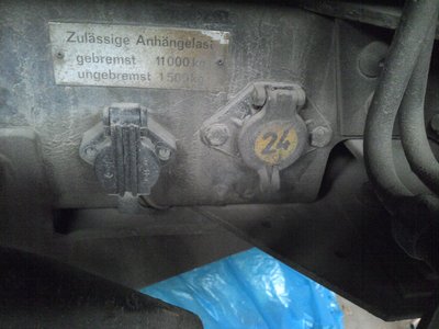 Das sind die beiden Elektro-Dosen fürn Anhänger