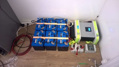 3 x 24V 80 Ah marine battery in the camperbox + 1 x 24V 110 Ah starting battery on the MAN.<br />240V 2500W sinus inverter/controller/charger