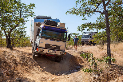 2017 mantoco Weltreise Namibia Kaokoland Otjitanda ausgespuelte Piste.jpg