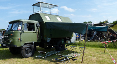 1968er Robur mit 3-Liter-Diesel und 65 PS - original als Watchtower am Flugplatz
