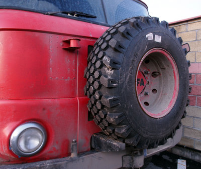 Mitas MPT 05 als Reserverad am W50.