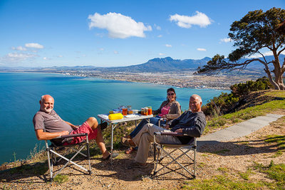 2017 mantoco Weltreise Suedafrika Kapregion Gordons Bay Fruehstueck mit Aussicht.jpg