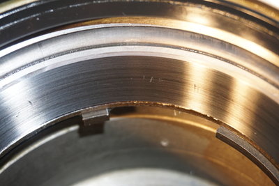 Spuren auf neuem Lagerring nach Montage