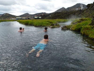 Landmannalaugar heißt eigentlich die warmen Quellen der Landmänner oder so ähnlich ....