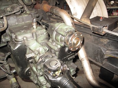 der Abgang vom NA steht ca. 70mm über den LKW-Rahmen oben über...