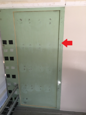 vordere Wandstrebe, rechte Shelterseite (bei Heck-Tür Fahrtrichtung hinten) .png (1.09 MiB) 4319 mal betrachtet zur Absicherung des Maßes wurden von innen kleine Sondierungsbohrungen gesetzt