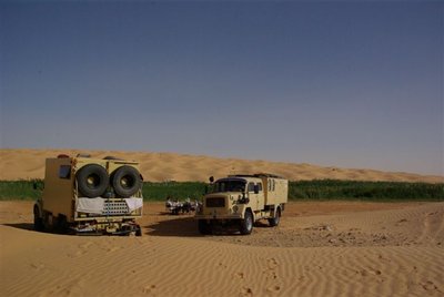 Der See! Eine französische Catering/Offroad-Touren-Anbieterin dort erzählte mir, daß sich die Natur letztes Jahr extrem erholt hat dort, weil keine Touristen da waren... aber früher sei wohl mehr Wasser gekommen.