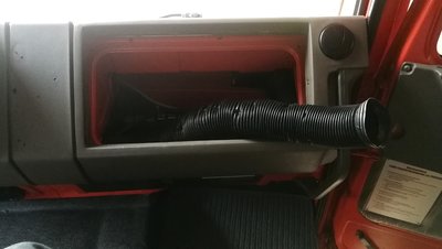 Die Ominöse Leitung hinterm Hanschuhfach