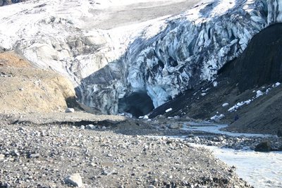 Die gleiche Eishöhle, 10 Min. später, nachdem wieder ein Stück eingebrochen war