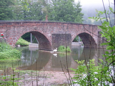 Stellplatz (Achtung Brücke ist nur 3 m breit)