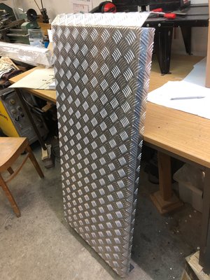 ...an den Seiten je 2x 45° gekantet